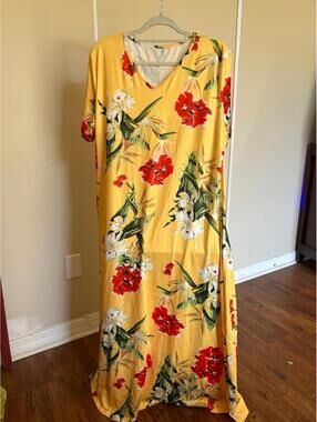 Plus Size Yellow Floral Maxi Dress with V-Neck